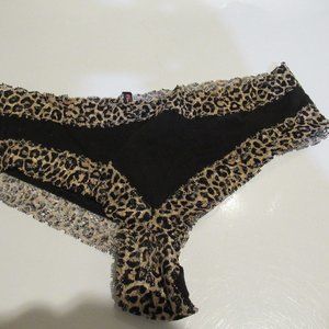 VICTORIA'S SECRET LOW RISE CHEEKY PANTIES